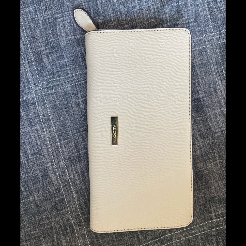 Aldo Clutch